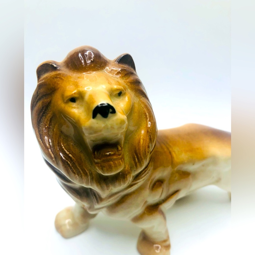 Vintage ceramic lion figurine, made in Japan